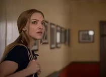 Pe Amanda Seyfried o putem vedea de azi pe Netflix, în provocatoarea dramă horror „Cele auzite și văzute”