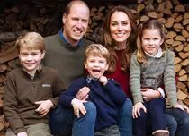 Prințul Louis a împlinit 3 ani. Kate Middleton i-a făcut o poză adorabilă