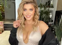 Imagini incendiare! Cum arată Loredana Groza în bikini la 50 de ani