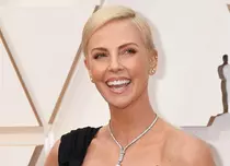 Primele imagini cu Charlize Theron din filmul „Doctor Strange în Mutliversul Nebuniei”. Actrița o interpreteză pe Clea