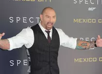 Dave Bautista face echipă cu Daniel Craig în „Knives Out 2”
