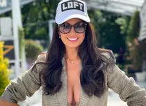 Anca Serea, o mamă fericită! Fiul cel mare a terminat liceul. La ce carieră visează David