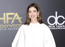 Anne Hathaway, Marisa Tomei și Matthew Broderick vor juca într-o nouă comedie romantică regizată de Rebecca Miller