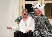 Premieră la TNB: „D-ale carnavalului”, un vârtej de încurcături de un umor vitriolant, în regia lui Alexandru Dabija