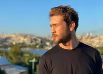 Aras Bulut İynemli („Legea familiei”) s-a despărțit de iubită după șase ani. Care a fost motivul