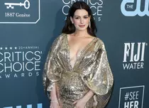 Acuzațiile dure primite de Anne Hathaway de la fostul iubit: „A hotărât că este mai important să-şi salveze cariera”
