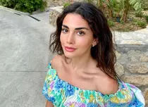 Ce mai face Özge Yağiz („Jurământul”). Frumoasa începe curând filmările la un serial nou