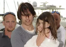 Cum arată astăzi Suri Cruise. Fiica lui Tom Cruise și a lui Katie Holmes a devenit o adolescentă superbă
