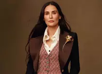 Demi Moore, apariție spectaculoasă! Cum arată actrița în costum de baie la 58 de ani