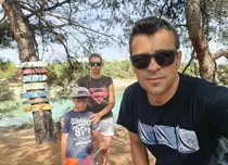 Florin Căruceru și-a învățat copilul să înoate în vacanța din Grecia