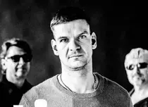 VAMA a lansat videoclipul piesei „Cântă cu mine”. Trupa se pregătește de concertul de la Arenele Romane