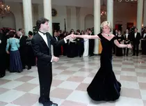 Dansul dintre Prințesa Diana și actorul John Travolta, un moment desprins dintr-o poveste