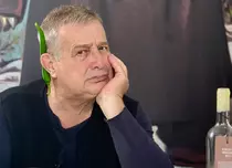 Mircea Dinescu revine la Prima TV cu un nou sezon „Poezie și delicatețuri”