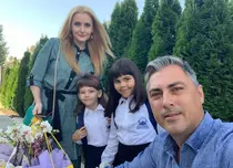 Alexandru Ciucu și-a luat fiicele de la Alina Sorescu. Micuțele nu voiau să se dezlipească de la pieptul mamei lor. Imaginile sunt sfâșietoare