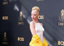 Cele mai îndrăznețe ținute de la Emmy 2021. Vedetele care au surprins pe covorul roșu