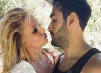 Britney Spears a fost cerută de soție. Vedeta a zis „Da” și se laudă acum cu inelul de logodnă