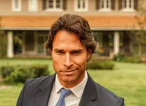 Sebastian Rulli va avea rolul principal în noua versiune a celebrei telenovele „Și bogații plâng”