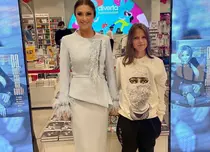 Anamaria Prodan, cu fiul ei și al lui Reghecampf la lansarea noilor ei cărți: „Noi nu plângem decât acasă”