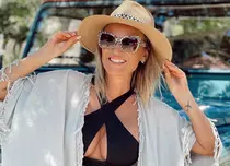 Deși s-a logodit recent, Carmen Negoiță nu se căsătorește anul acesta. „Îmi place la el tot, și fizicul, și omul”