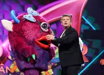 Alte două demascări la Masked Singer România. Inna a ghicit cine era Pisica, iar Monstrulică s-a zbătut să rămână în competiție