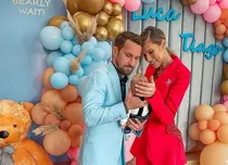 Dani Oțil și Gabriela Prisăcariu și-au botezat fiul. Imagini de la fericitul eveniment