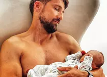 Ce face Dani Oțil atunci când copilul lui plânge. A oferit un răspuns ironic în direct. „L-am băgat în cuptor”