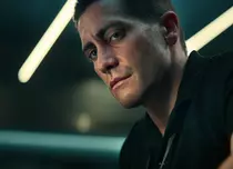 Jake Gyllenhaal e genial în „Vinovatul”, film disponibil pe Netflix. Un thriller cu scene care-ți taie respirația!