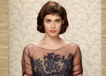Lizzy Caplan va fi vedeta serialului „Atracție fatală”, inspirat de celebrul film al lui Adrian Lyne