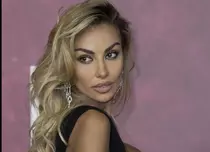 Mădălina Ghenea, răvășitoare la premiera filmului „House of Gucci”, la Londra. A fost pe covorul roșu alături de Lady Gaga și Salma Hayek