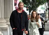 Se lucrează la „Thor: Love and Thunder”. Natalie Portman și Chris Hemsworth, fotografiați împreună pe străzile din L.A.