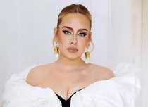 Adele a izbucnit în plâns în timpul unui concert. Printre lacrimi, a explicat ce a emoționat-o