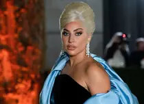 Lady Gaga a pozat goală pentru revista Vogue. Și-a lăsat toate tatuajele la vedere