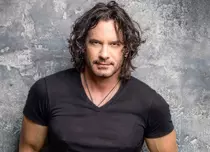 Cum arată iubita lui Mario Cimarro. Seamănă izbitor cu Danna García, actrița din „Jurământul”