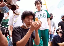 Regizorul Hwang Dong-hyuk nu se grăbește să facă sezonul al doilea din „Squid Game” / „Jocul calamarului”