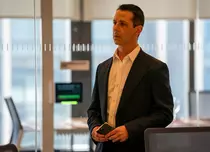 Interviu Jeremy Strong din „Succesiunea”: „Kendall în al treilea sezon e un vizionar și un lider. Personajul e aproape mesianic acum”