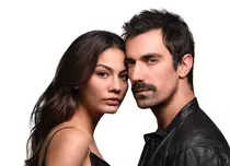 Demet Özdemir și Ibrahim Çelikkol, actorii din „Prizoniera destinului”, s-au despărțit de partenerii lor