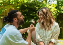 Gina Pistol și Smiley nu se pot bucura pe deplin de vacanță. „Cu un ochi râd și cu unul plâng”