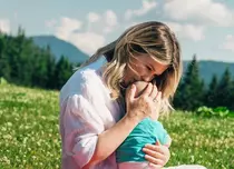 Gina Pistol, imagini adorabile cu fiica ei și a lui Smiley. Josephine a făcut primii pași