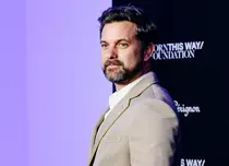 Joshua Jackson va juca alături de Lizzy Caplan în serialul „Atracție fatală”