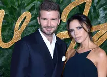 Victoria Beckham, imagine adorabilă din copilărie în care apare îmbrăcată în om de zăpadă. În ce ipostază l-a surprins pe David Beckham