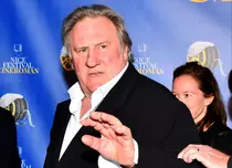 Gérard Depardieu, acuzat oficial pentru viol şi agresiuni sexuale