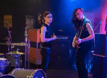 Au dat dragonii pe „metale”! Creatorii „Urzeala tronurilor”, D.B. Weiss și David Benioff, au film nou pe Netflix: „Metal Lords”