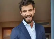 Cel mai nou film al unui sex-simbol spaniol, disponibil pe Netflix. Află totul despre „Without Saying Goodbye/Ne vedem data viitoare”