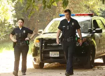 Serialul „Recrutul”, cu Nathan Fillion în rol principal, revine cu sezonul 4, la AXN