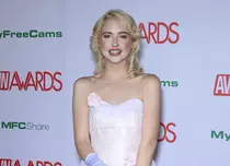 În timp ce juca în filme pentru adulți, Chloe Cherry din serialul „Euphoria” a suferit de o tulburare de alimentație