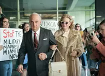 Julia Roberts și Sean Penn, de nerecunoscut în noul serial „Gaslit”