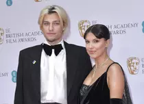 Millie Bobby Brown și fiul lui Jon Bon Jovi, apariție de zile mari la Premiile BAFTA 2022