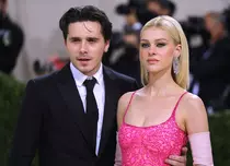 Brooklyn Beckham s-a căsătorit cu Nicola Peltz. Primele imagini cu impresionanta rochie de mireasă