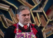 Las Fierbinți, 6 aprilie 2022. Primarul Vasile află că trebuie să învețe mandarina în trei ore