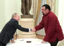 Steven Seagal îl susține în continuare pe Putin. Actorul și-a sărbătorit ziua de naștere la Moscova